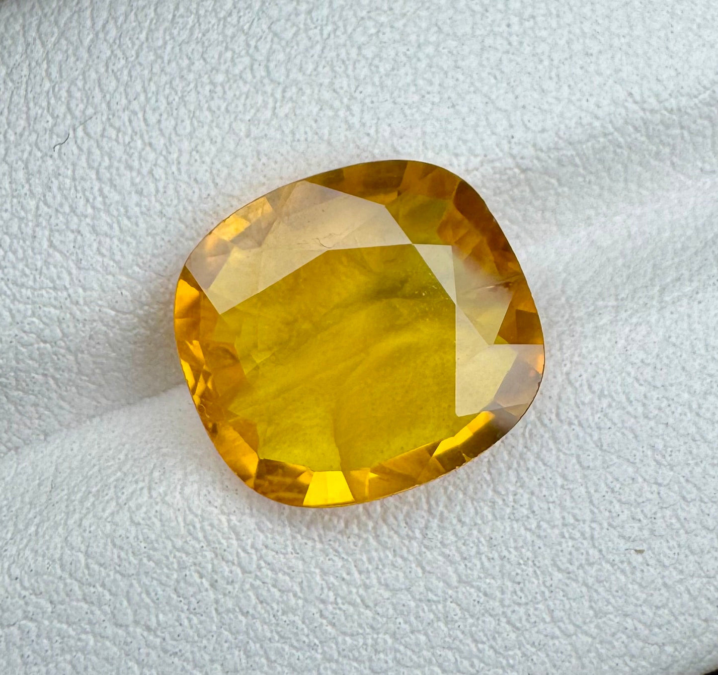 YELLO SAPPHIRE STONE