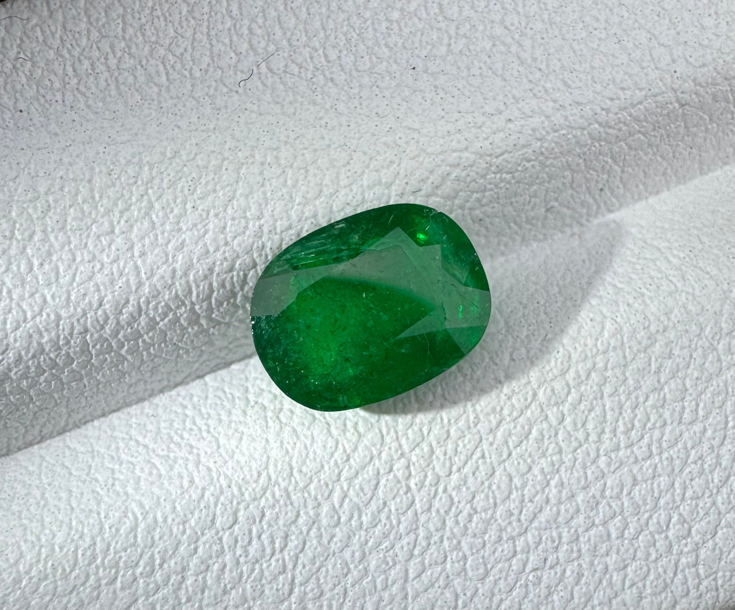 NATURAL EMERALD STONE